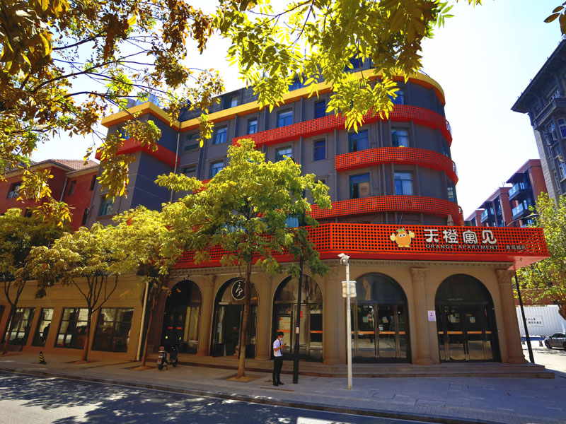 1691378140101011.jpg 01图为武汉市租赁住房试点项目之一的房产集团“天橙寓见”青岛路店长租公寓项目.jpg